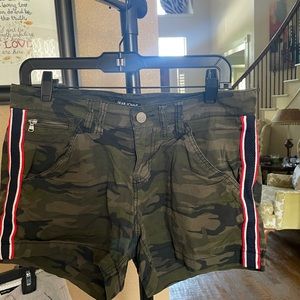 Dear John shorts size 29 camo